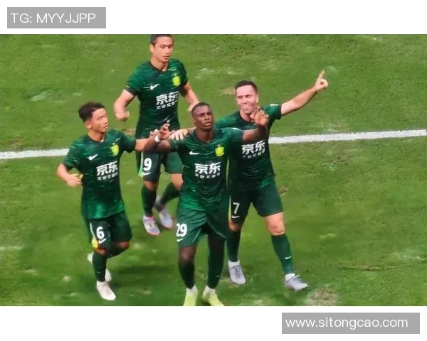 2013年北京国安与山东鲁能激战回顾：激情四溢的中超经典对决