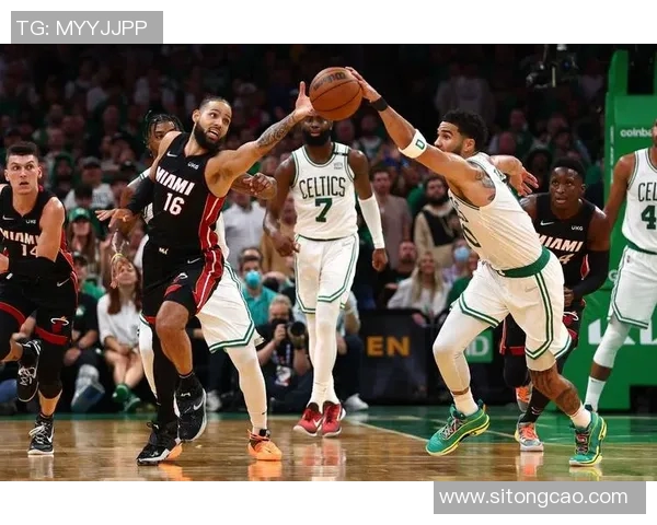 热火队在季后赛G3中展现强大实力力争扳平系列赛比分 热火队在季后赛G3中展现强大实力力争扳平系列赛比分