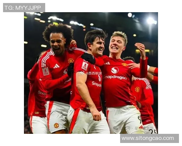 明天凌晨曼联对阵热刺的精彩对决值得期待球迷们的热情将再度燃起 明天凌晨曼联对阵热刺的精彩对决值得期待球迷们的热情将再度燃起