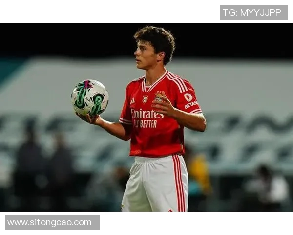 若昂内维斯:从新星崛起到足球巨星的华丽转身与未来展望 若昂内维斯:从新星崛起到足球巨星的华丽转身与未来展望