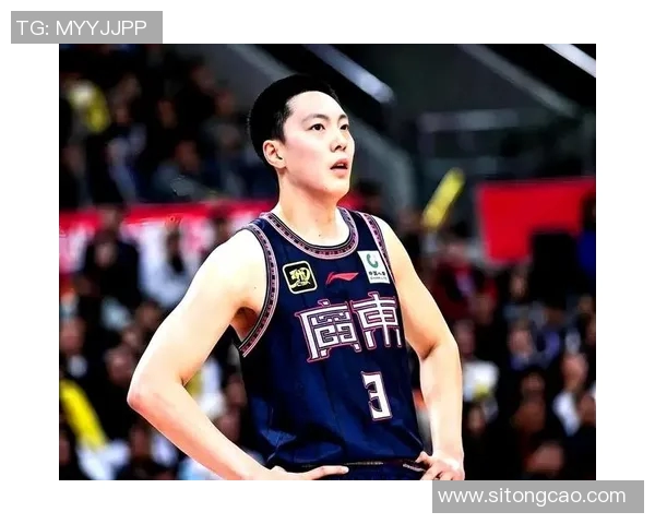 胡明轩：从青涩少年到篮球明星的成长之路与奋斗故事